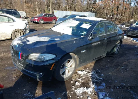 2013 BMW 528I xDrive z USA, uszkodzony, nr VIN WBAXH5C5XDDW16389